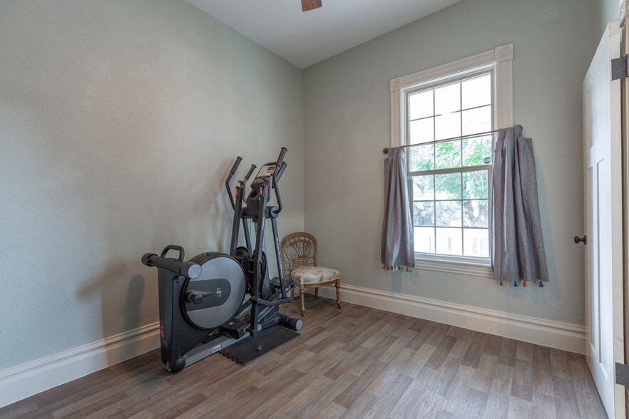 Building Photo - 3410 Q St