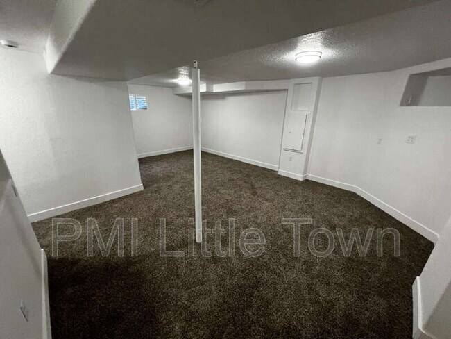 Building Photo - 1965 Cathay St