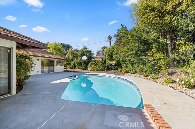 Building Photo - 3950 Daguerre Ave