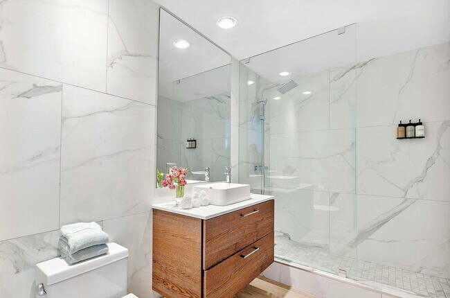 Building Photo - 485 Brickell Ave