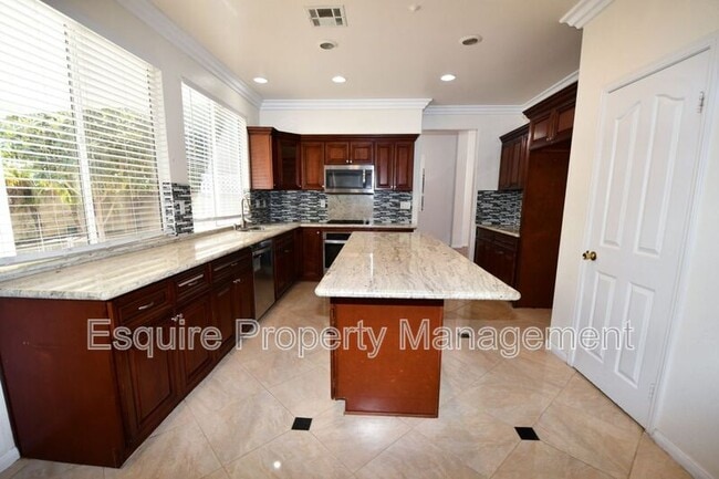Building Photo - 512 Bolsa Way