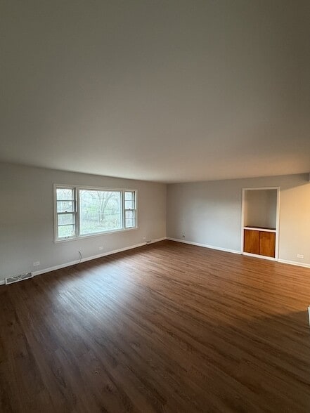 Building Photo - 366 W 16th Pl