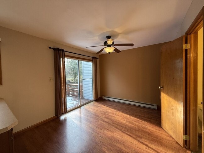 Building Photo - Two Bedroom, 1.5 Bath in Breezewood