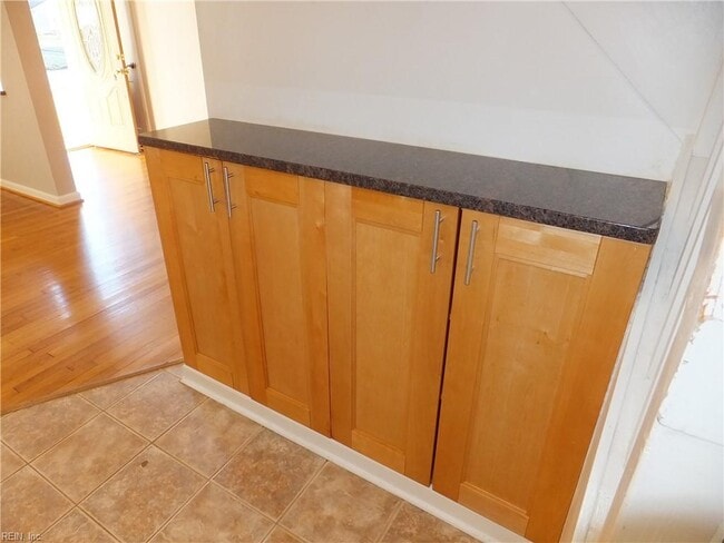 Building Photo - 4420 Clyde St