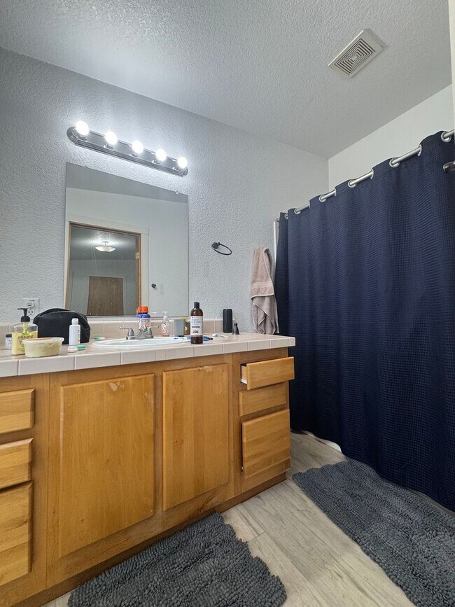 Building Photo - Charming & Updated Home in Kittitas, WA