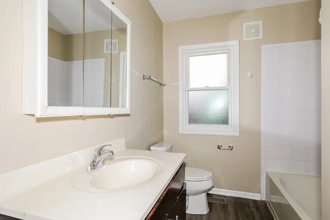 Building Photo - 1381 Alberta Ct
