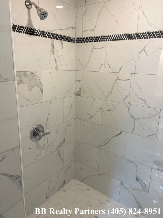 Building Photo - 2718 S Richmond Ave