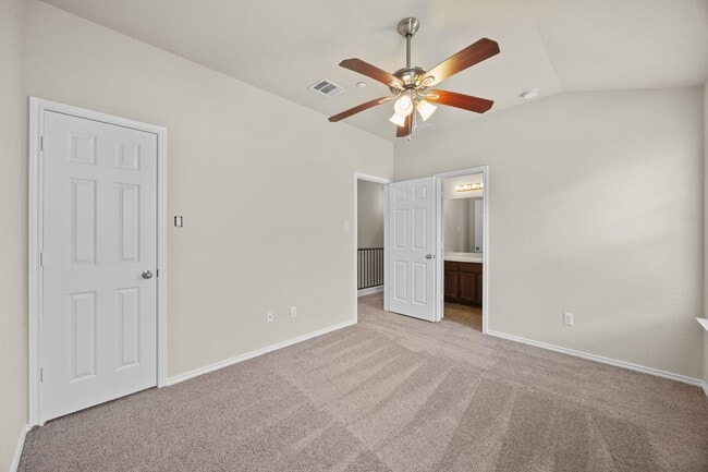 Building Photo - Updated Scofield Villas Condo with Garage & Private Yard