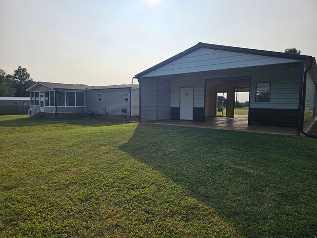 Building Photo - 737 Long Branch Rd