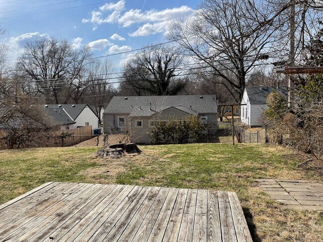 Building Photo - {7516} Prairie Village Ranch | Fenced Backyard | 1 car garage