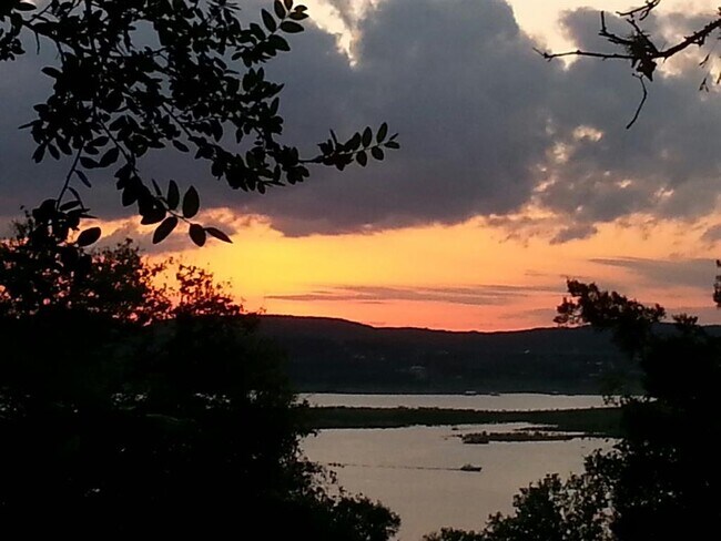 Building Photo - 313 Comet