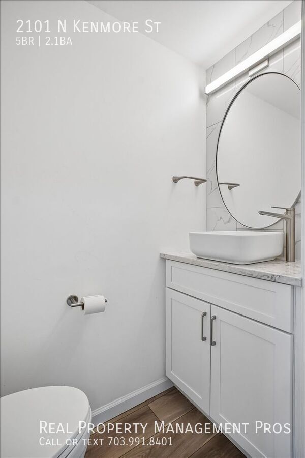 Building Photo - 2101 N Kenmore St