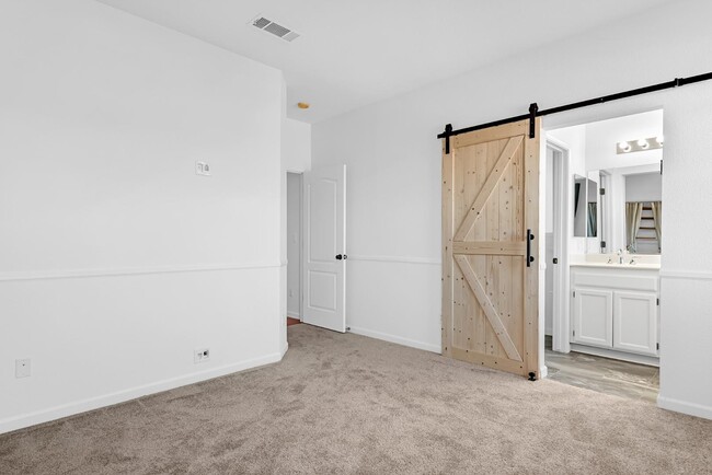 Building Photo - 533 Channel Ct