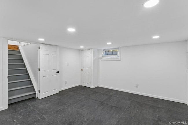 Building Photo - 98 Rose Pl