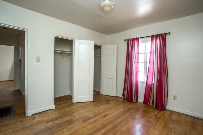 Building Photo - OLD TOWN NORTH VALLEY 2/BD 2/BA 1/CG