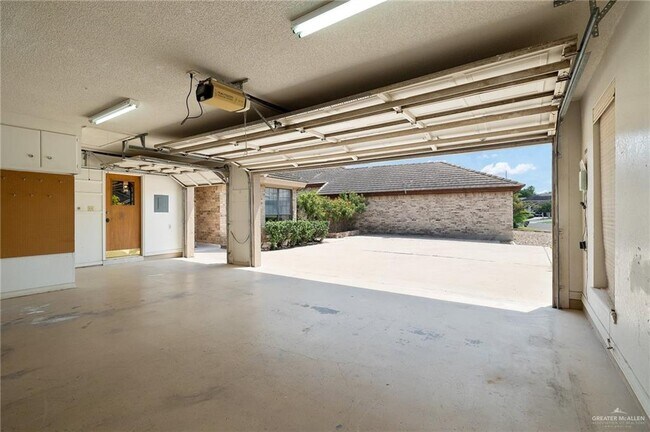 Building Photo - 812 Rio Grande Dr