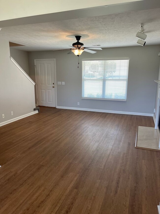 Building Photo - 3 Bed 2.5 Bath Nashville Opry Mills Area FOR LEASE