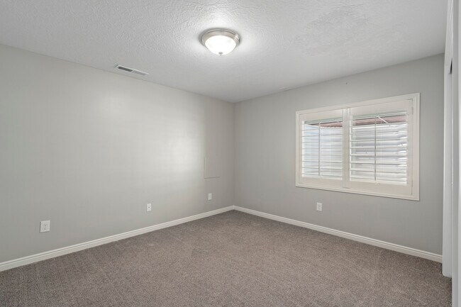 Building Photo - 456 W 2600 N