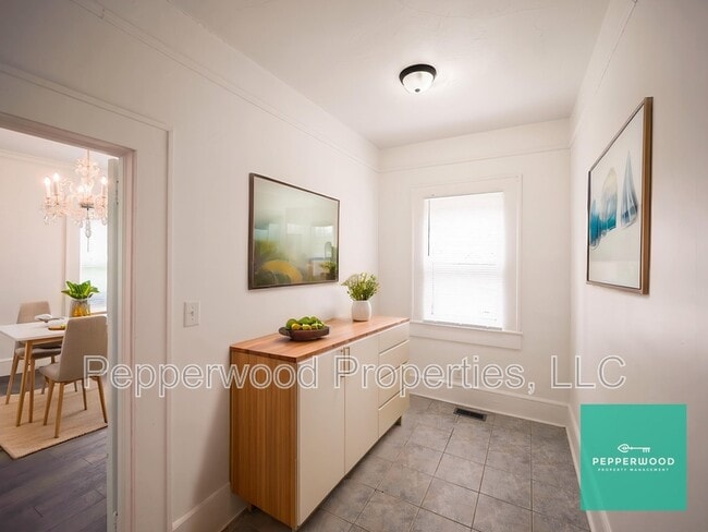 Building Photo - 479 Peronneau St