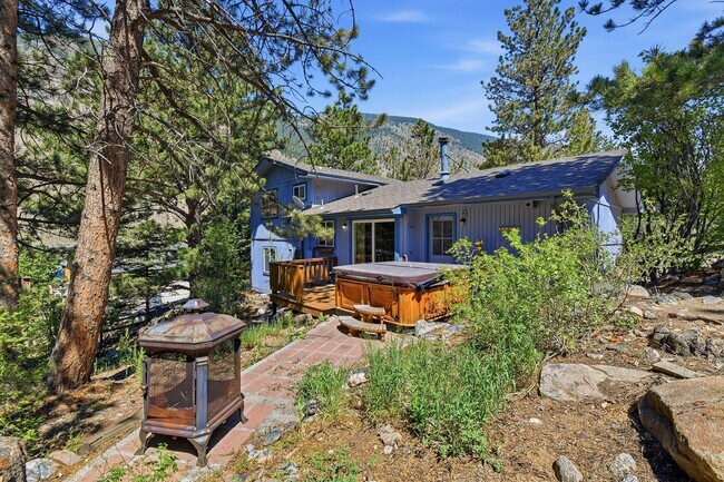 Building Photo - 2130 Flat Iron Dr