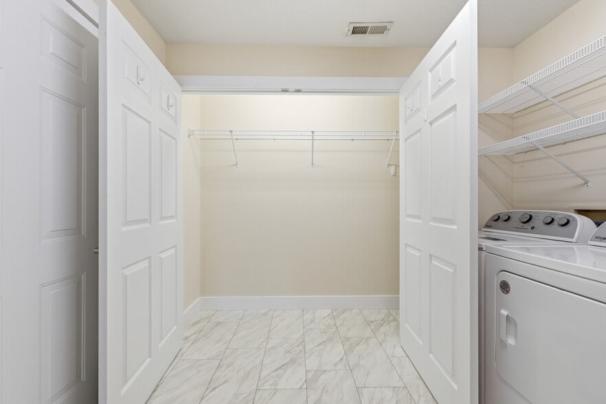 Building Photo - 1921 Ty Way Xing