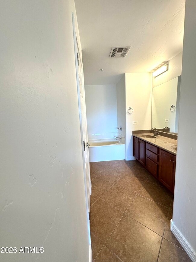 Building Photo - 5450 E Deer Valley Dr