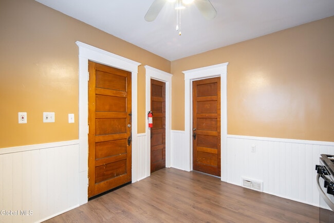 Building Photo - 22 Swan St