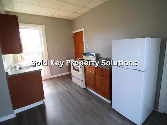 Building Photo - 803-807 High Street