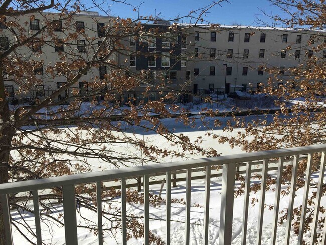 Building Photo - Live the Manayunk lifestyle you’ve been dreaming about — steps from Main Street, minutes from Cen...