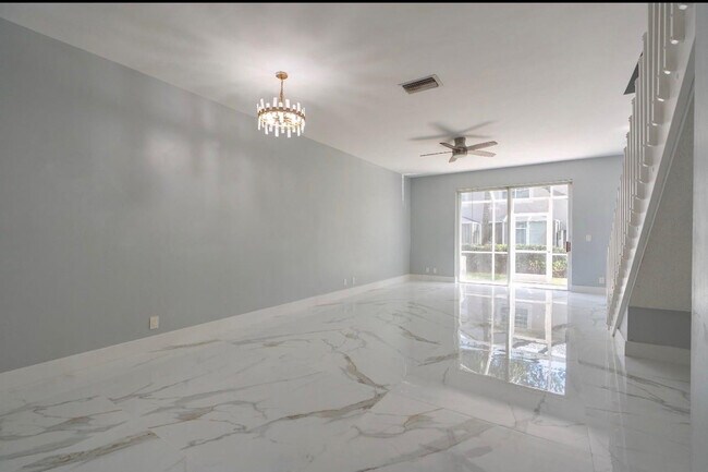 Building Photo - 1928 Madeira Dr