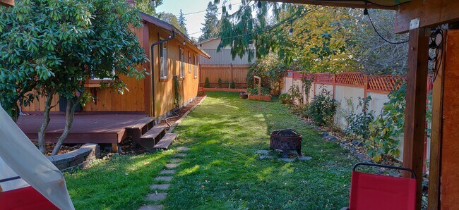 Building Photo - 3842 Idaho St