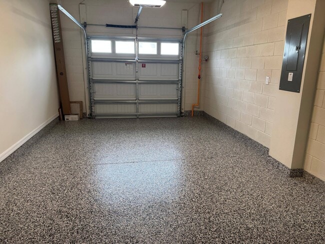 Building Photo - 110 Violet Vine Ln