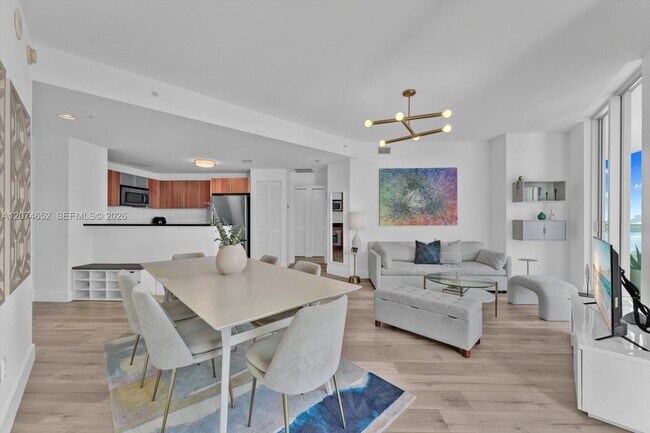 Building Photo - 300 S Biscayne Blvd