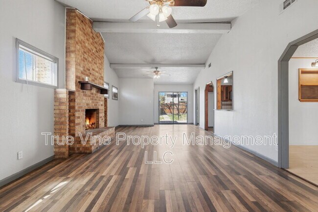 Building Photo - 3827 Devon Ave