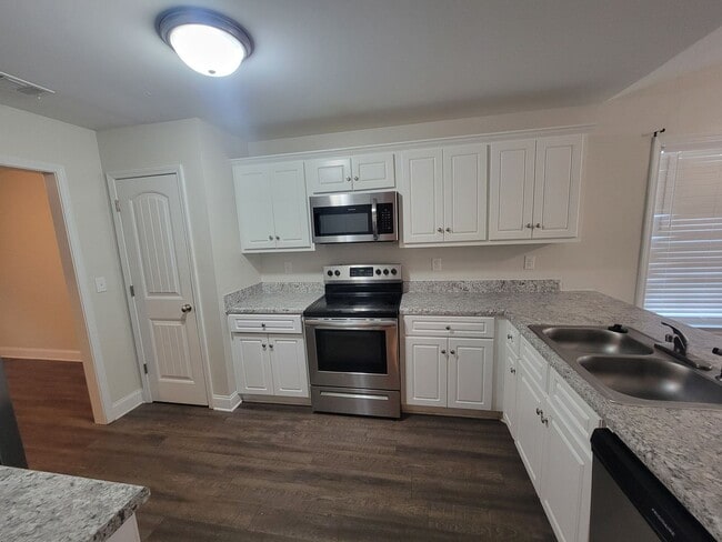 Building Photo - Lazy Acres - Columbia County