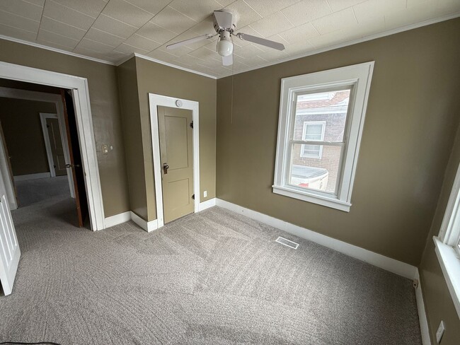 Building Photo - 404 E Bird-Charming single family home for rent in Vandercook Lake