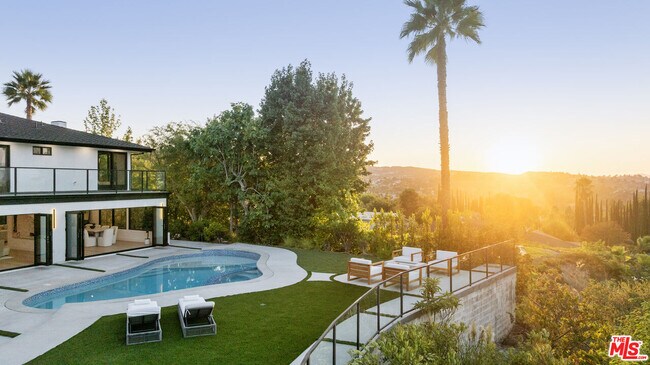 Building Photo - 18101 Green Meadow Dr