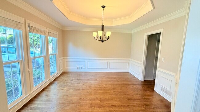 Building Photo - 10575 Aviary Dr
