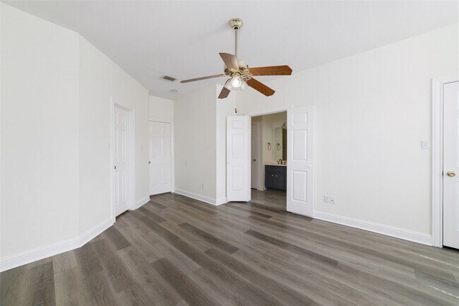 Building Photo - 1408 S Friendswood Dr