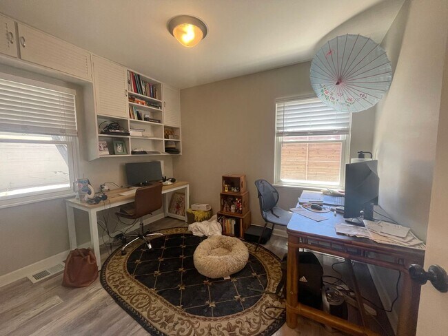 Building Photo - $0 DEPOSIT OPTION. CHARMING 3-BEDROOM HOME...