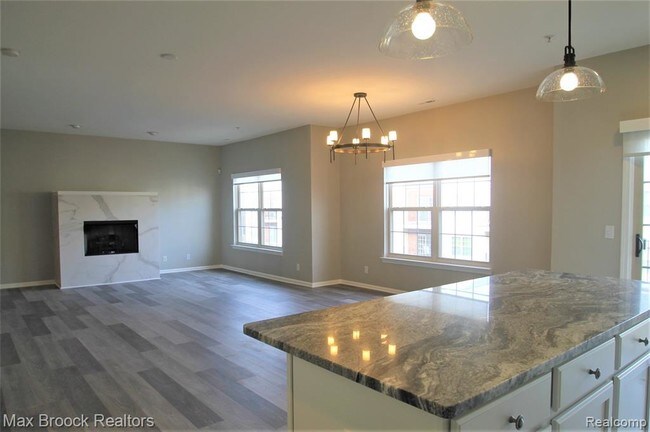Building Photo - 3243 Camden Dr