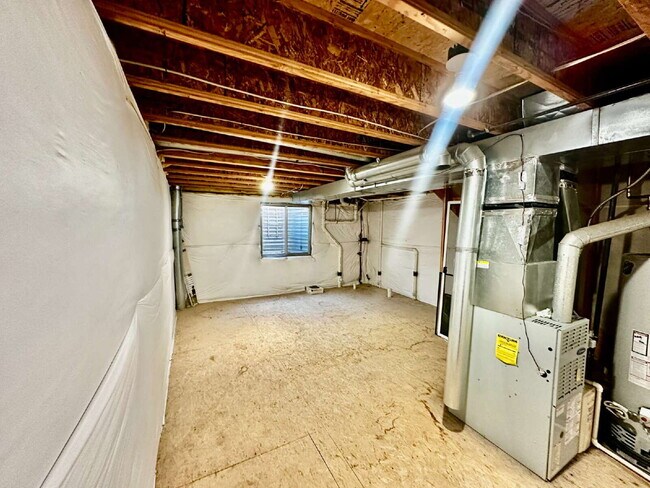 Building Photo - "Charming Centennial Retreat: Spacious 3-Bedroom Home with 2.5 Baths!