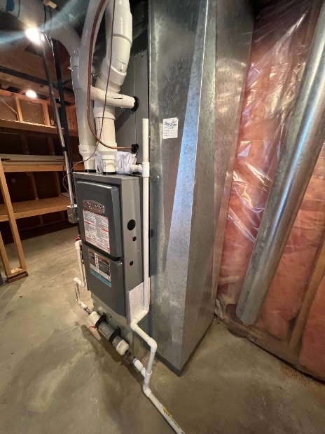 Building Photo - Spacious 4-Bed Retreat with Guest Suite & Fireplace