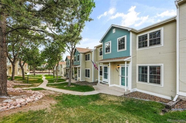 Building Photo - 7941 Lexington Park Dr