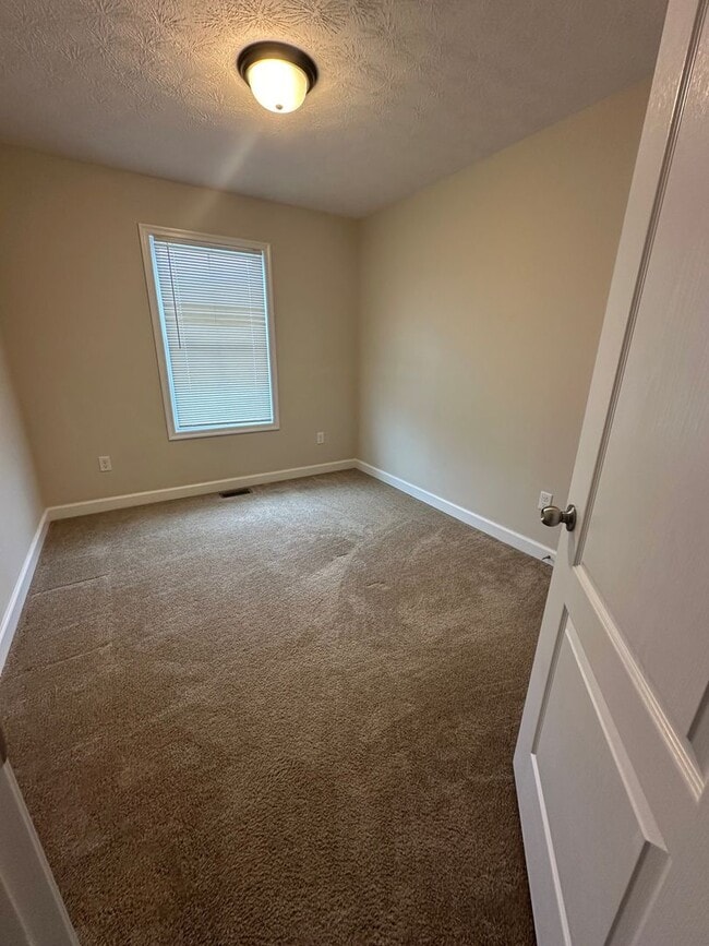 Building Photo - Townhouse for Rent in Cedar Point