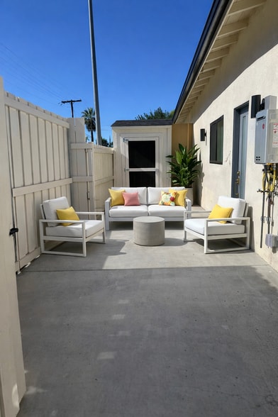 Building Photo - 6641 Glade Ave