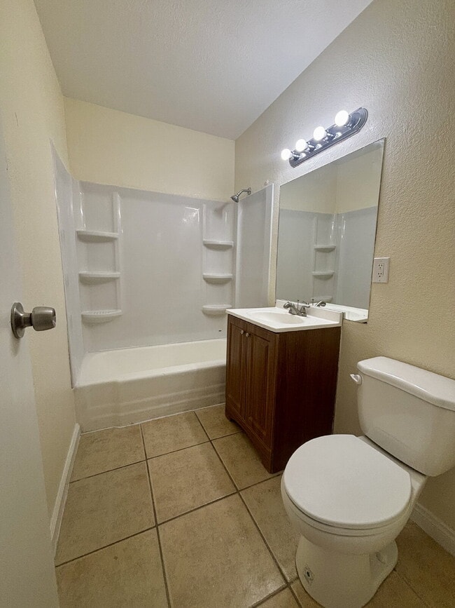Building Photo - Secure, All-Inclusive 2-Bed with Wi-Fi & U...