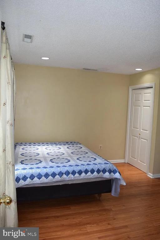 Building Photo - 2 Halstead Pl