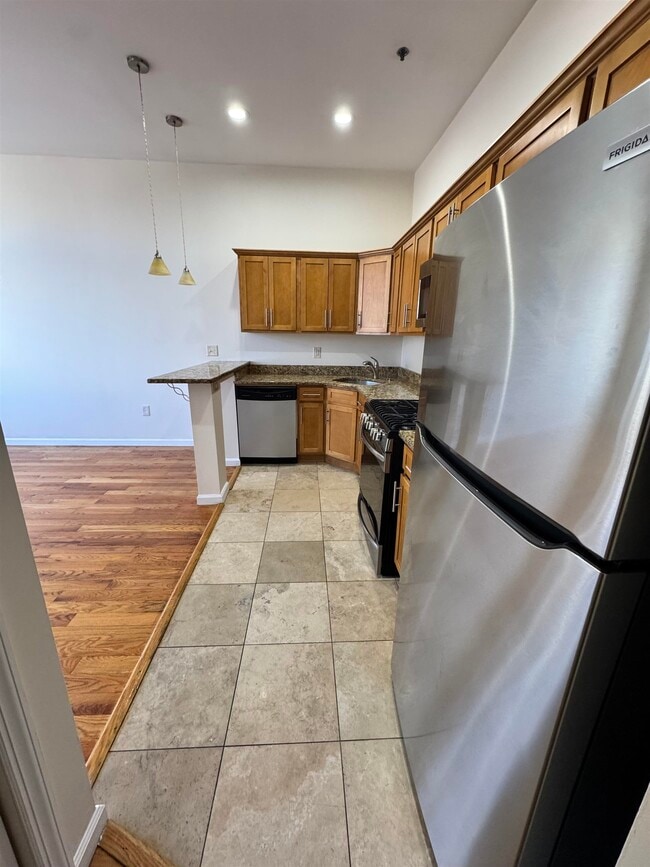 Building Photo - 123 43rd St
