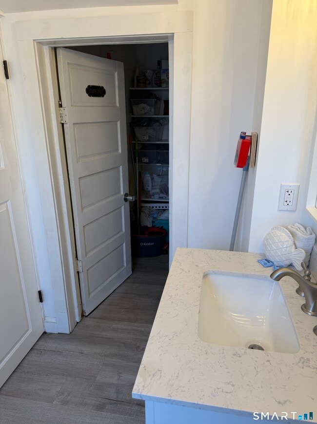 Building Photo - 246 Ledyard St